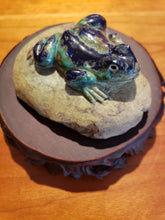 Load image into Gallery viewer, Antique Malachite and Lapis Carved Frog