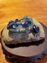 Load image into Gallery viewer, Antique Malachite and Lapis Carved Frog